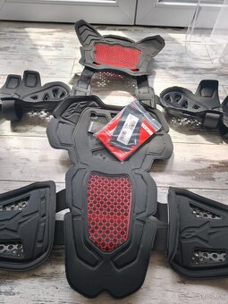 Predám chranič Alpinestars A10 V2 - 2