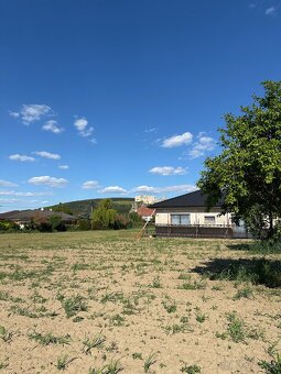 Beckov - Pozemok 700 m², pokojná ulica - 2