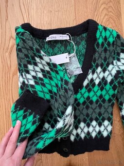 Crop sveter Bershka makky a pruzny XS novy - 2