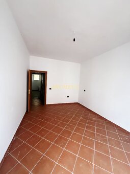 3-izbový apartmán 96m2,na rekonštrukciu -Super cena,Albánsko - 2