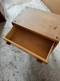 Komoda alebo stolík - 2