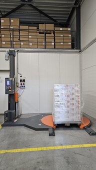 BALIACI STROJ NA PALETY - VÝREZ V TOČNI PRE VJAZD PALEŤÁKU - 2