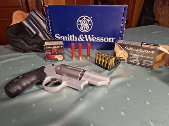 Smith&Wesson - 2