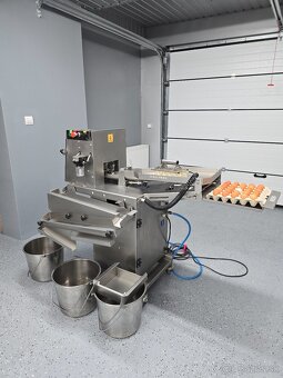 Predám automaticky stroj na výtlk vajec (kapacita 2300 ks/h) - 2