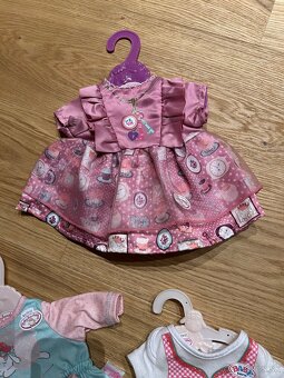 Baby Anabell oblečenie na vešiakoch pre bábiku veľ. 36cm - 2