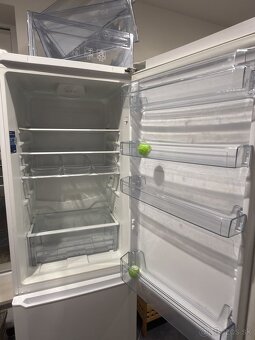 Chladnička s mrazničkou - 2