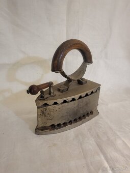 Starožitna žehlička - 2