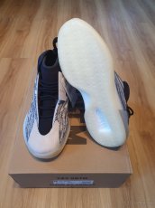 Yeezy QNTM - 2