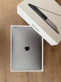 MacBook Pro 13" (2017) Space Gray – výborný stav - 2