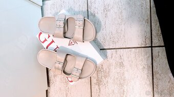 DKNY šľapky - 2