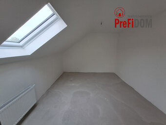PREDAJ 2 x 3 izbový holo byt v centre mesta Šurany. - 2