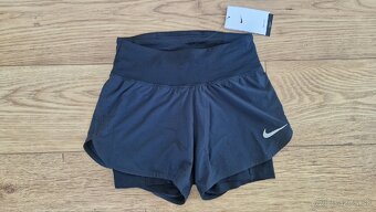 Nove bezecke sortky Nike - 2