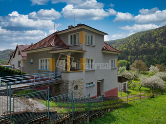 Viacgeneračný rodinný dom s veľkorysým pozemkom - 2