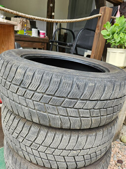 BARUM POLARIS 185/60 R15 zimné - 2