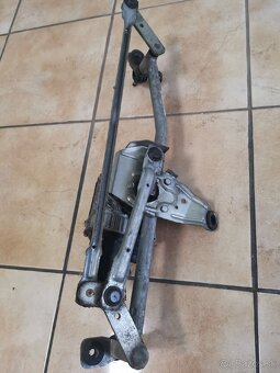 Predam motorcek stieracov na Volkswagen Passat B7 - 2