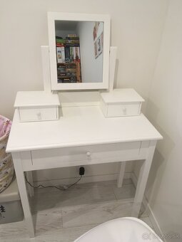 Kozmetický stolík - 2