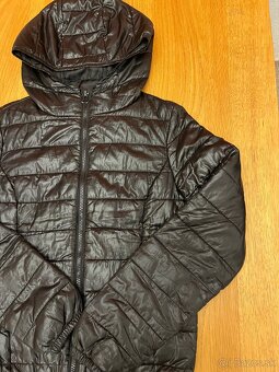 Ľahká bunda s kapucňou. - 2