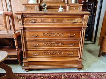Starožitná komoda - 2