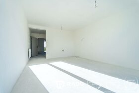 RADO | Nový 2 - izbový byt s vlastným kúrením a parkovacím m - 2