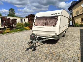 Obytny prives Chateau Carrat 440 - predstan, kurenie - 2