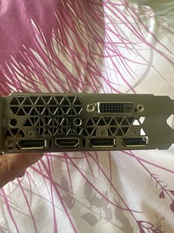 Grafická Karta - 2