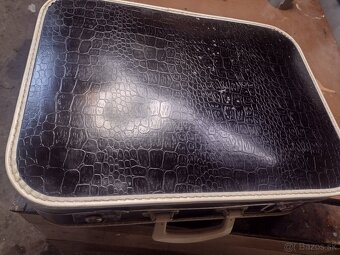 Predám starý cestovný kufor Zn.Kazeto - 2