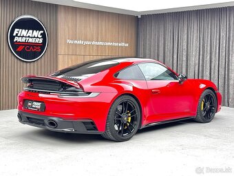 Porsche 911 Carrera 4 GTS - 2