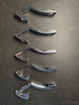 Chrómové kovové vešiaky – sada 5 ks - 2