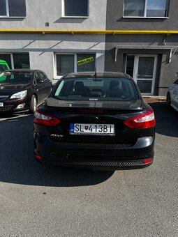 FORD FOCUS SEDAN - 2