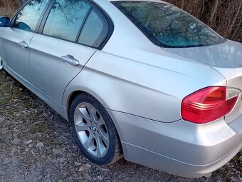 Rozpredam bmw e90 320d na diely - 2