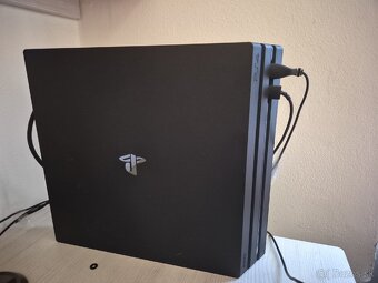 Ps 4 pro 1tb malo použivane bez chyby,v dobrom stave - 2