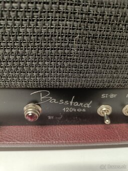 Hot Amp: Basstard 1204–OS 200w celolampa - 2
