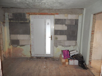 SPEKTRUM REALITY - Na Predaj 3 -izbový rodinný dom s pozemko - 2