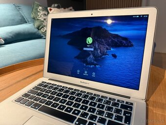 Apple MacBook Air 13-inch - 2