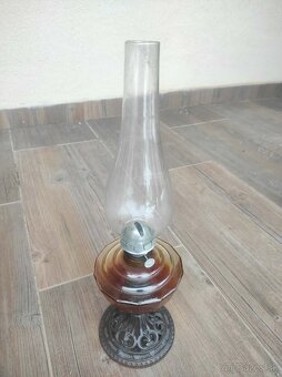historicka petrolejova lampa. - 2