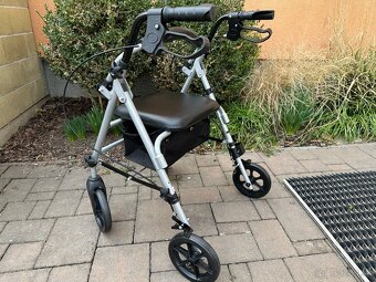 Chodítko pre seniorov a dôchodcov - rolátor - 2