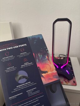 Stojan na slúchadlá s RGB podsvietením - 2