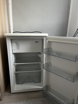 Výborná chladnička s mraziacim priestorom. - 2