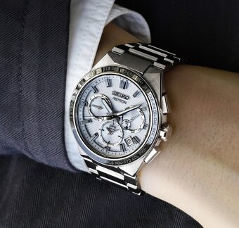 Predám Seiko Astron titanium GPS SSH067j1 - 2