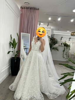 Predám luxusné svadobné šaty, rozmer S . Kľudne volajte kedy - 2