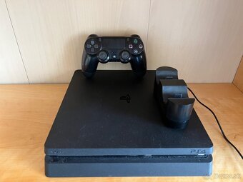 Playstation 4 Slim 1 TB + Controller + nabíjacia stanica - 2