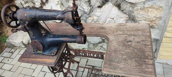 Obuvnícky šijací stroj Singer - 2