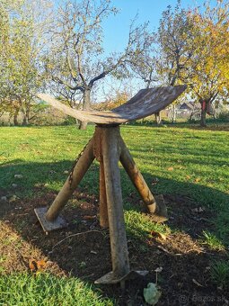 Železný masívny stojan - 2