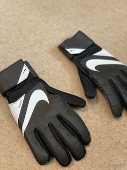 Predám brankárske rukavice nike - 2