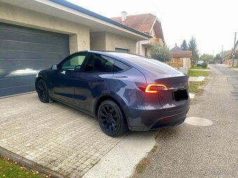 Tesla model Y A Long Range AWD - 2