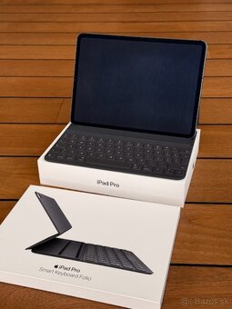 iPad Pro 11 256 GB, Apple Magic Keyboard Folio - 2