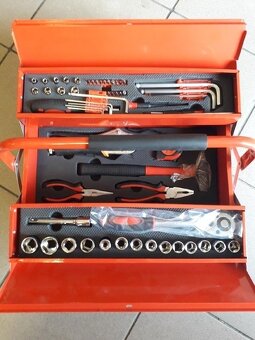 Kufor plechový s náradím - 2