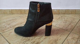 Damske cizmy Laura Biagiotti vel. 35 - 2