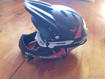 Prilba a chrániče - 2