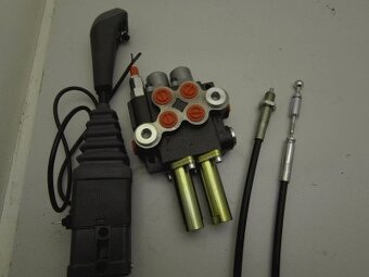 Joystick a hydraulický rozvádzač k nemu - 2